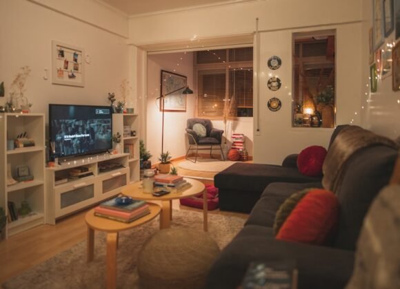 Cozy Living Room Lighting Ideas for a Warm, Inviting Atmosphere Cozy living room with warm floor lamp lighting in the evening