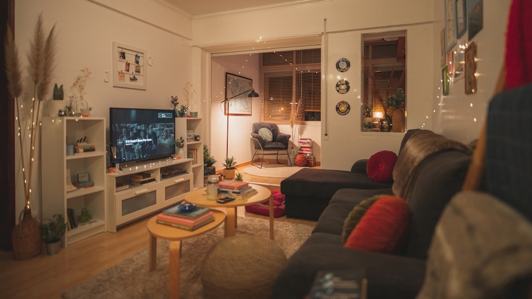 https://homedecoharmony.com/wp-content/uploads/2026/04/cozy-living-room-warm-lighting-floor-lamp-evening.jpg