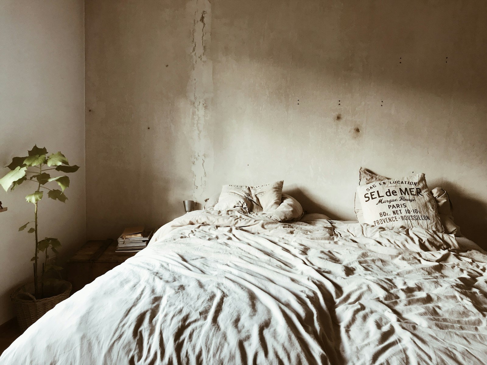 Simple bedroom using wood, linen and wool textures instead of extra decor